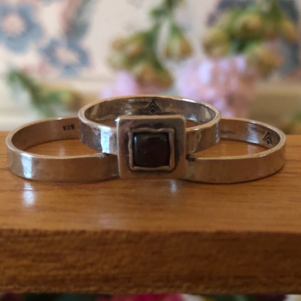 Vintage Silpada Sterling Silver Garnet Three Ring Set Size 8 - Picture 11 of 16
